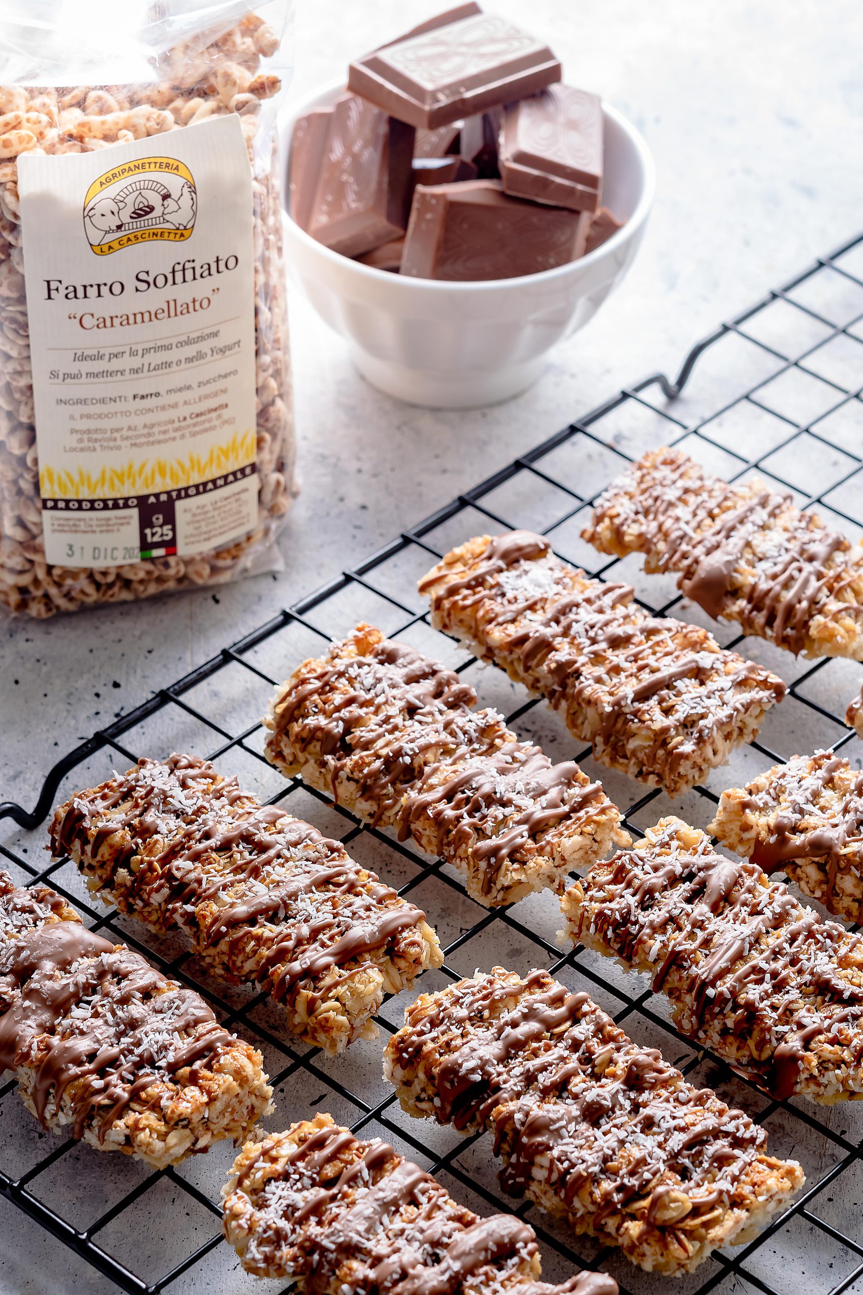 Barrette di farro soffiato con cioccolato e cocco